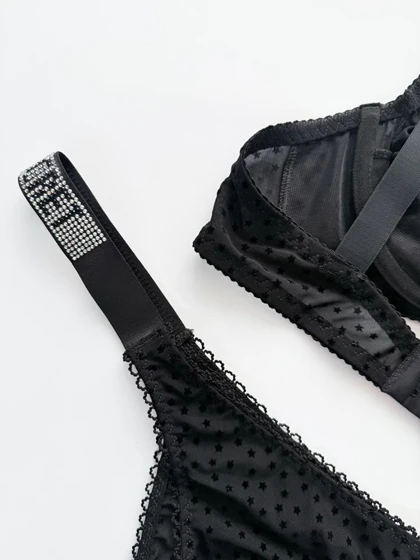 ست شورت و سوتین فنر دار گیپور مخمل فانتزی طرح ستاره بند نوشته Victoria's Secret شهره Shohreh