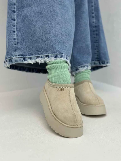 UGG طرحدار