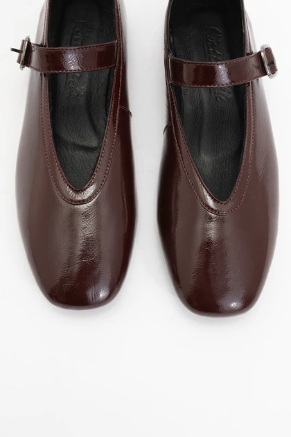 کالج زنانه luvishoes luvishoes