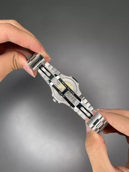 ساعت مچی پتک فیلیپ ناتیلوس دو تقویم صفحه سبز Patek Philippe Nautilus