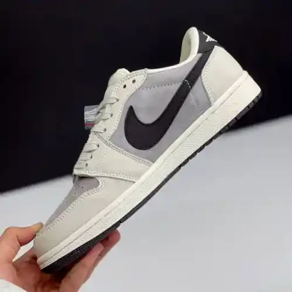 کفش نایک ایر جردن وان لو تراویس اسکات لویی ویتون کرم قهوه‌ای Nike Air Jordan 1 Low Travis Scott Louis Vuitton Brown