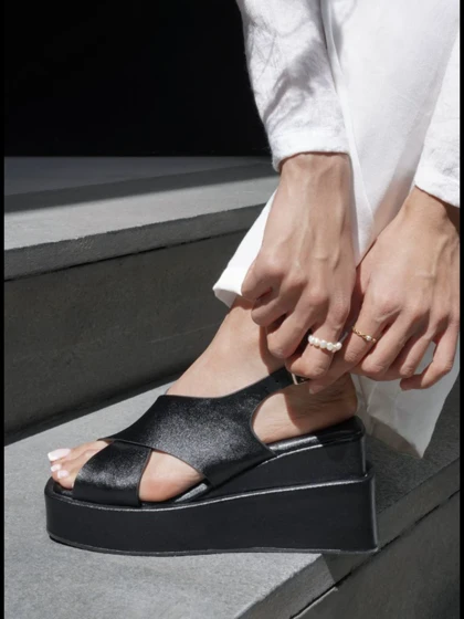 صندل لژدار ضربدری