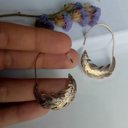 گوشواره حلقه‌ای بزرگ زنانه طرح برگ (فانتزی) – آبکاری طلا