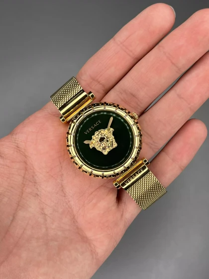 ساعت مچی ورساچه بند حصیری طلایی صفحه سبز Versace