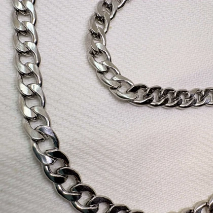 زنجیر استیل مدل «کارتیر صیقلی» | طراحی یونیسکس با آبکاری نقره‌ای (رنگ ثابت)