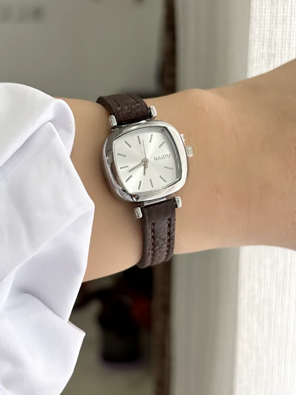 ساعت چرمی زنانه صفحه مربع نایدو