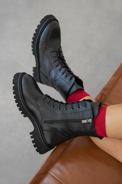 بوت و نیم بوت زنانه استراسونس straswans