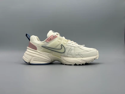 کتانی نایکی وی 2 کی ران کرم صورتی/Nike v2k