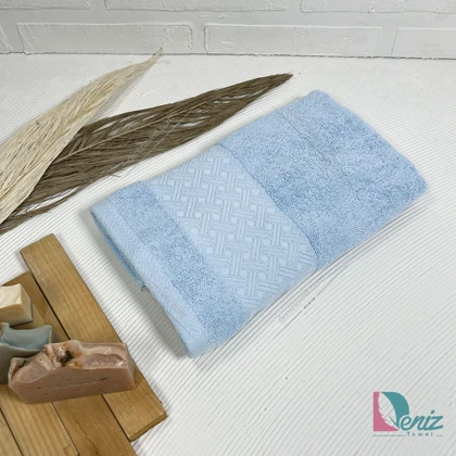 حوله دستی طرح کارولین رنگ آبی آسمانی
