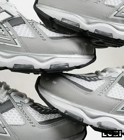 کفش کتانی طوسی سفید New Balance 1906R
