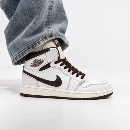 کفش و کتانی مردانه ساق‌دار مدل NIKE JORDAN 1 رنگ سفید قهوه ایی کد 2446