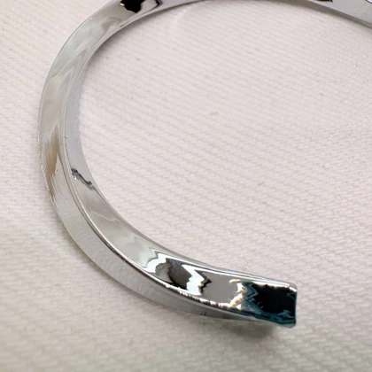 بنگل استیل مردانه مدل «پیچش» (Silver Twist) | مینیمال و رنگ ثابت