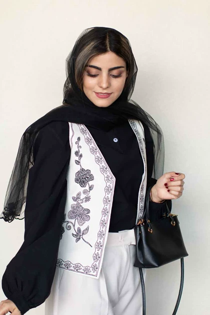 جلیقه لینن ترک گلدوزی هما جلیقه کوتاه لینن با گلدوزی نفیس