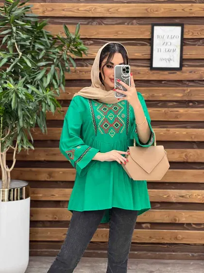 مانتو جلو بسته گلدوزی رنگی