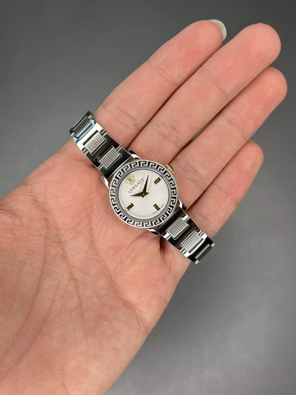 ساعت مچی ورساچه دورحکاکی بند سیلور صفحه سفید Versace