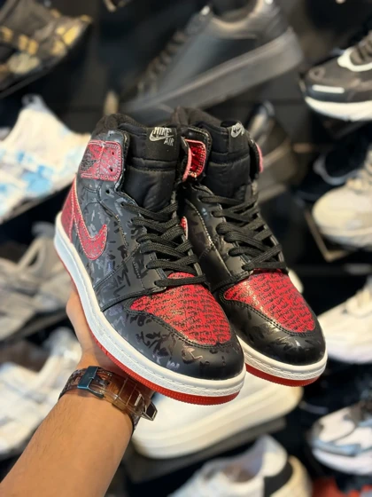 کتانی ساق‌دار کاستوم مشکی قرمز