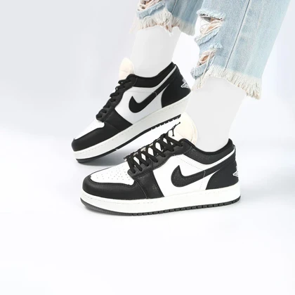 کفش و کتانی زنانه مدل NIKE AIR JORDAN 1 رنگ سفید مشکی کد M5832