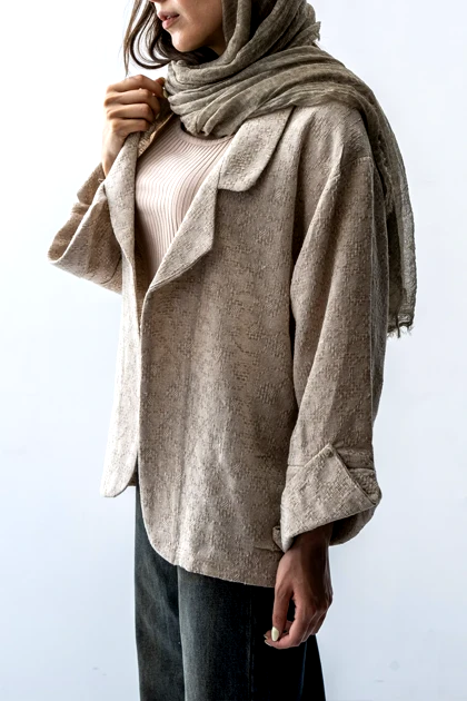 مانتو یقه برگردان ژاکارد چاک‌دار زنانه