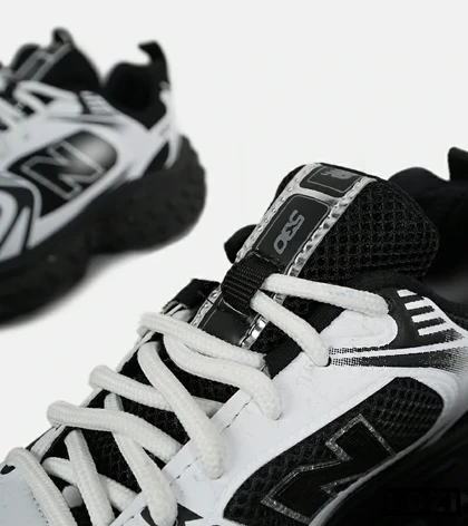 کفش کتانی مردانه و زنانه سفید مشکی NEW BALANCE 530 V02
