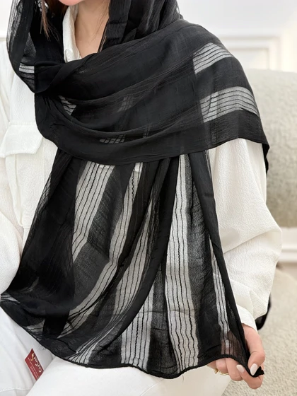 شال نخی مشکی راه راه