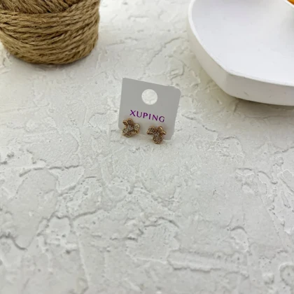 گوشواره زنانه ژوپینگ مدل فلورا طرح گل چهارپر نگین‌دار با فریم طلایی