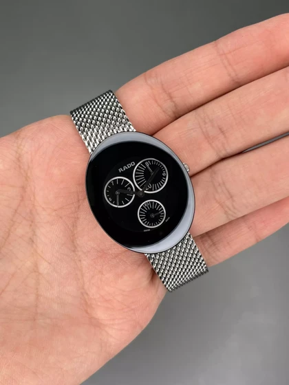 ساعت مچی رادو تخم مرغی فول دیت بند حصیری صفحه مشکی Rado