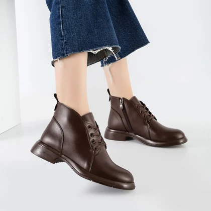 بوت و نیم بوت زنانه و دخترانه مدل بندی بغل زیپ نیم ساق رنگ قهوه ای تیره کد M668