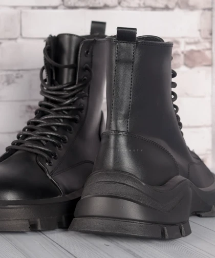 نیم بوت مردانه مشکی زیپ‌دار 1840