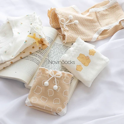 شورت خال‌خالی منگوله‌دار