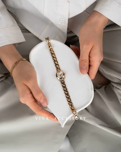 ساعت کوچولو طلایی صفحه سفید ( 145 )