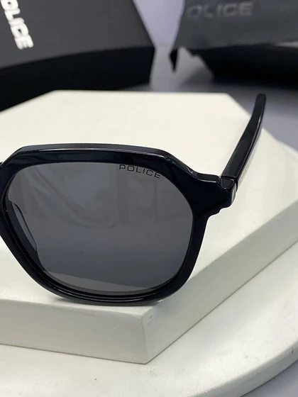 عینک آفتابی پلیس مدل XB2303 فریم مدرن با عدسی پلاریزه و محافظ UV400 مناسب استایل روزمره