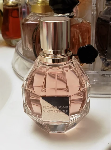 عطر ویکتور اند رولف فلاور بمب _ Viktor Rolf Flower Bomb