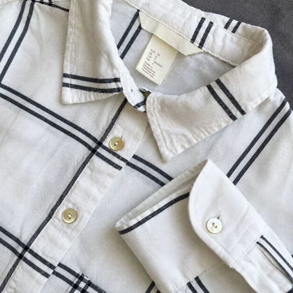 شومیز نخی سفید چهارخانه وارداتی برند H&M اورجینال سایز 36 تا 38 کد 3364