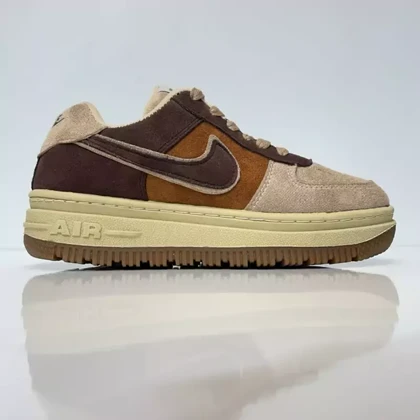 کفش راحتی نایکی مدل ایرفورس Air force کرم قهوه ای با کفی طبی