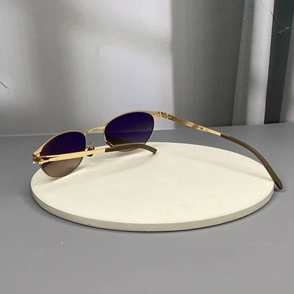 عینک آفتابی آیس‌برلین با فریم تیتانیوم انعطاف‌پذیر و لنز پلی‌کربنات UV400 نشکن ic! berlin