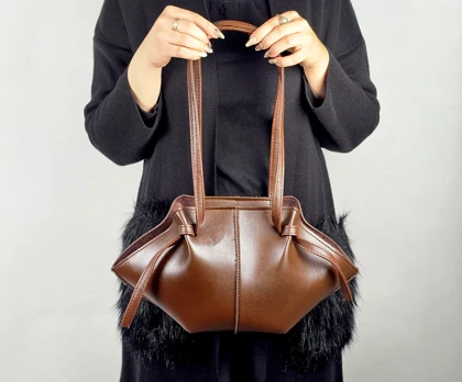 کیف دوشی زنانه طرح کروسان کد 1447