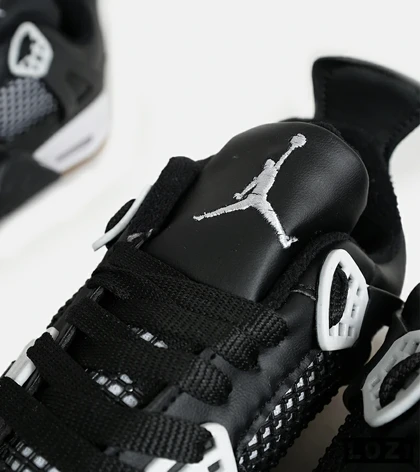 کتانی ساق‌دار بزرگ پا مشکی سفید Nike air jordan 4