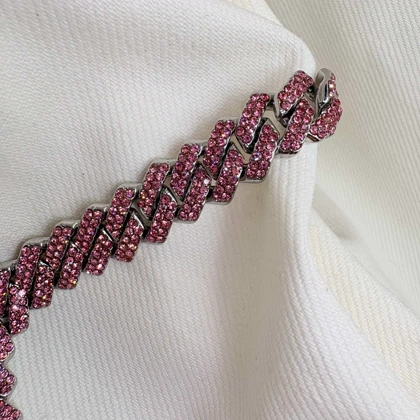 دستبند چین فول نگین صورتی | قفل کتابی