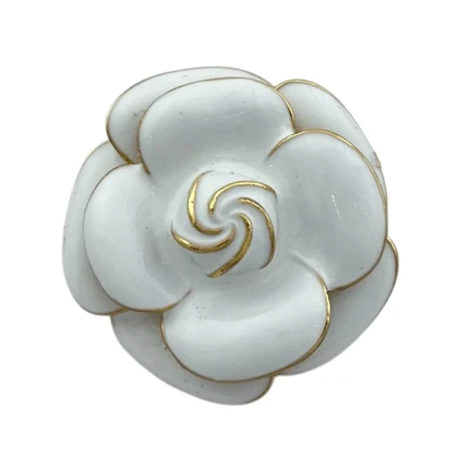 گل سینه زنانه طرح گل، ظرافت در اوج سادگی