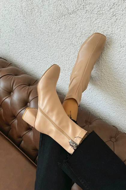 بوت و نیم بوت زنانه استراسونس straswans