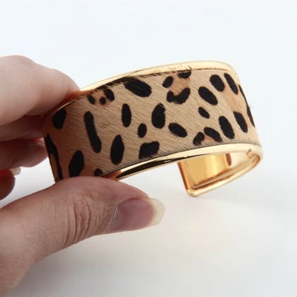 دستبند زنانه بنگل مدل پلنگی