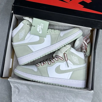 کفش نایک ایر جردن وان ساق‌دار سبز ماچا Nike Air Jordan 1 Retro High Matcha Green