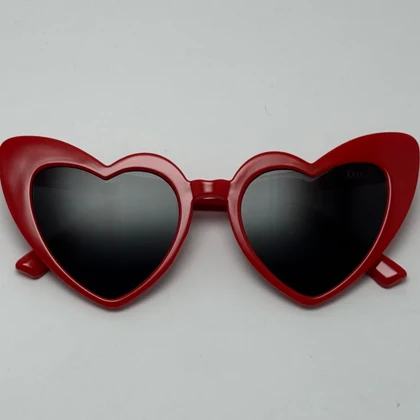 عینک آفتابی قلبی قرمز برند دیور DIOR