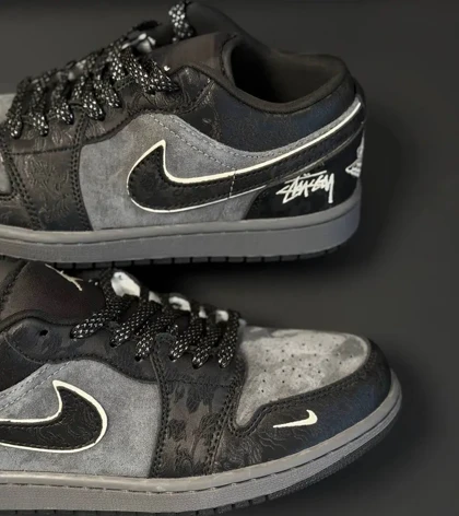 کتانی ویتنامی نایک ایر جردن وان لو استوسی کاستوم مشکی طوسیNike Air Jordan 1 Low Stussy Custom blackGrey