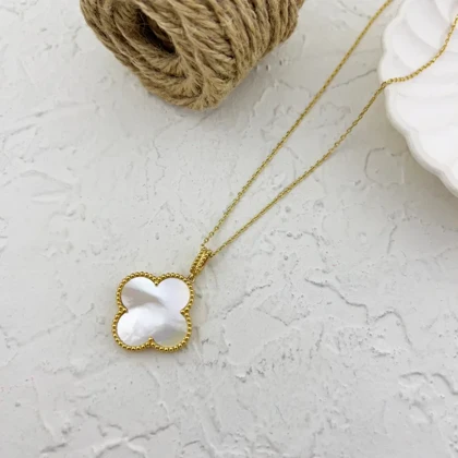 گردنبند زنانه با آویز طرح ونکلیف، ظرافت و درخشش بی‌نظیر