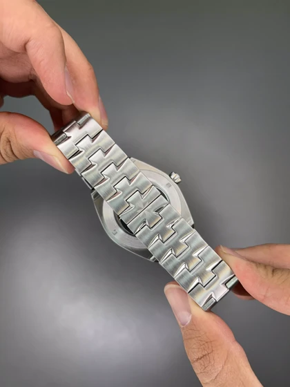 ساعت مچی وشرون کنستانتن اتوماتیک سیلور صفحه مشکی Vacheron Constantin