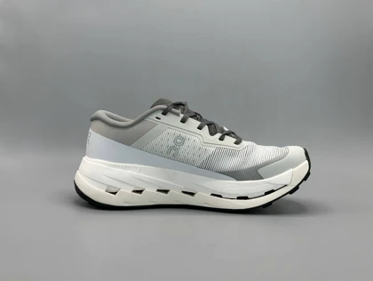 کتانی آن رانینگ کلود اولترا 3 طوسی سفید/On Running