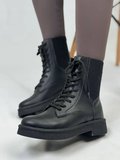 نیم بوت چرم زنانه مشکی کشی و بندی