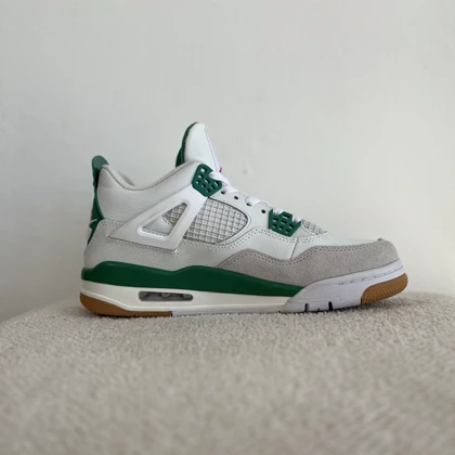 جردن 4 سفید_سبز