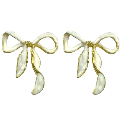 گوشواره زنانه مدل انابو طرح پاپیون با جلوه میناکاری و حاشیه طلایی